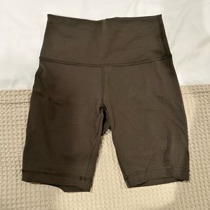 Lululemon Wunder Train High-Rise Short 8"
